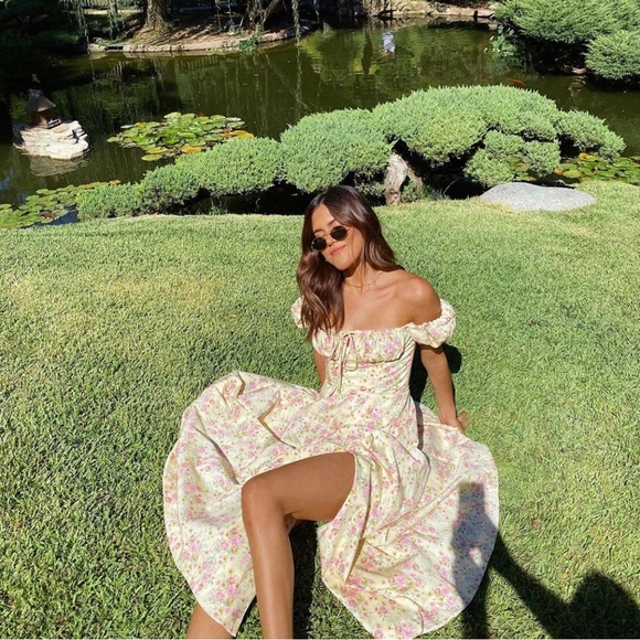 HOUSE OF CB 'Tallulah' Lemon Floral Puff Sleeve Midi Dress - Picture 10 of 16